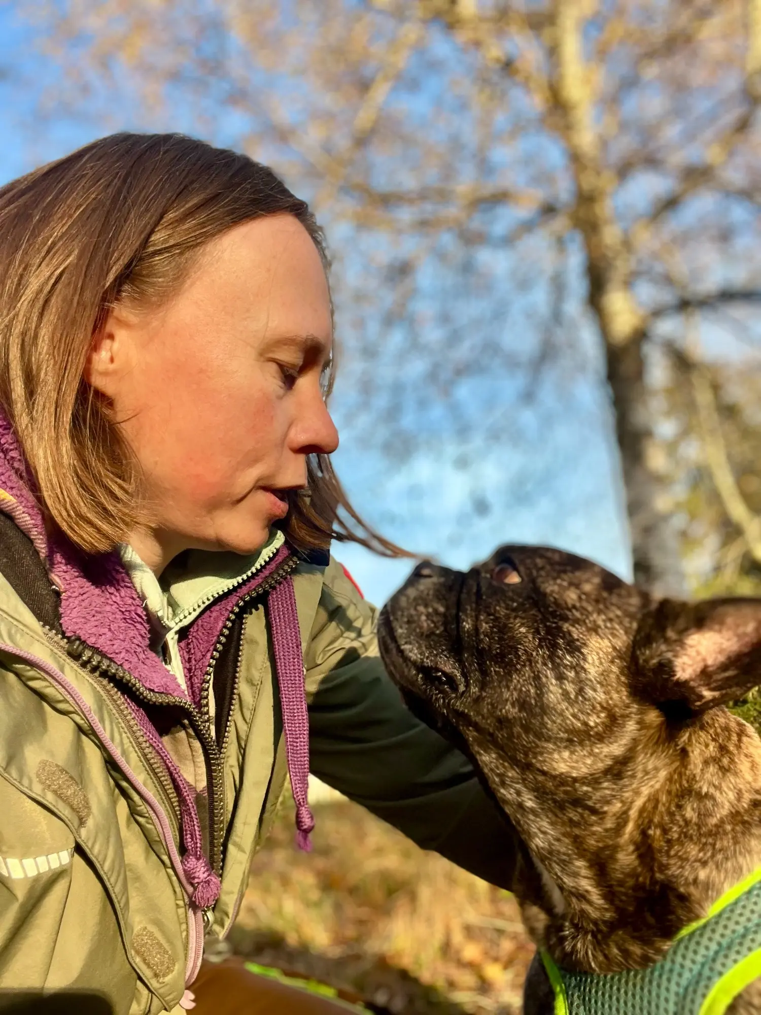 Daniela Hockarth mit ihrem Hund Kostas im Entlebuch